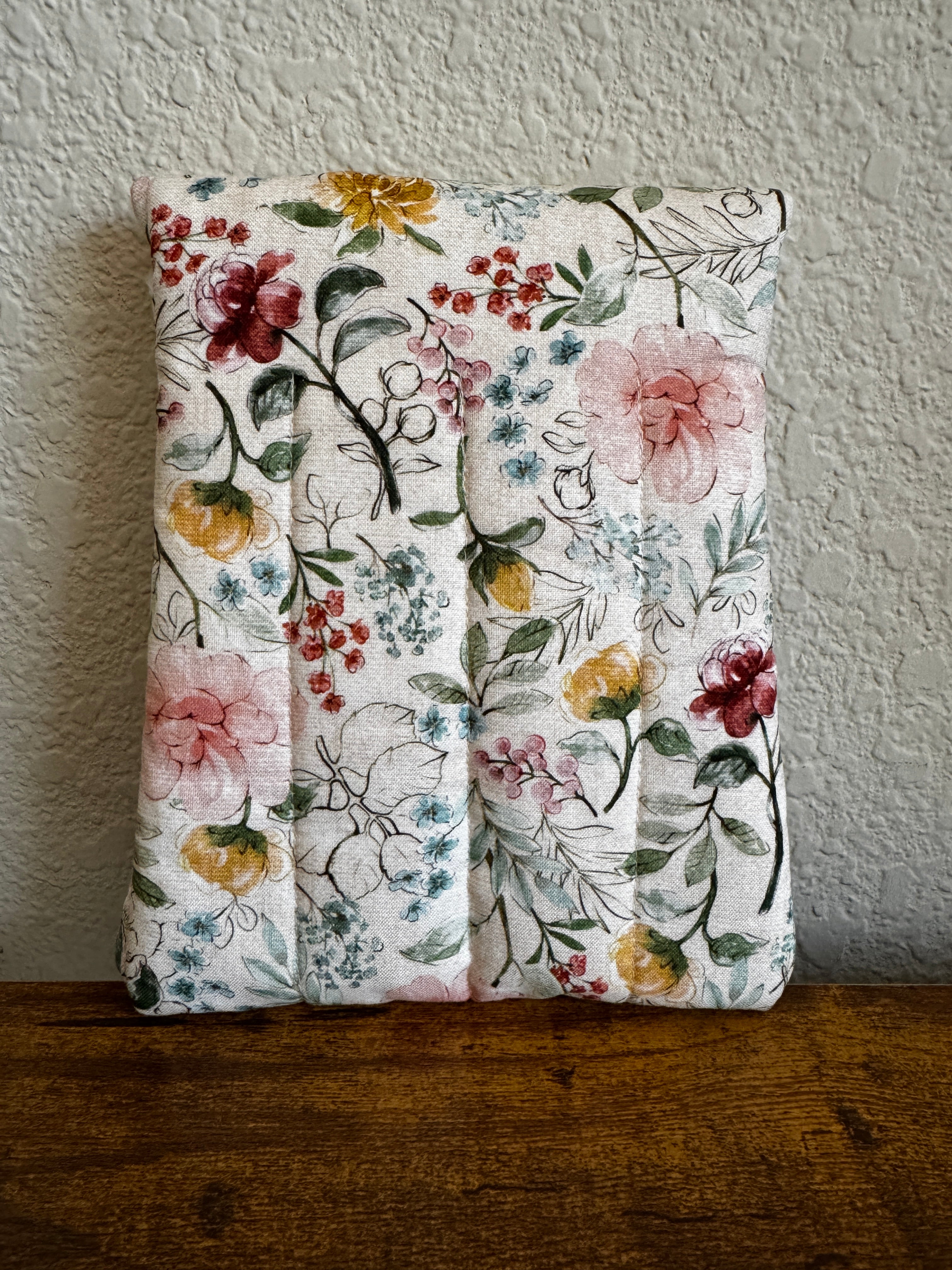🌾Watercolor Wildflowers Pen Case -Cream band