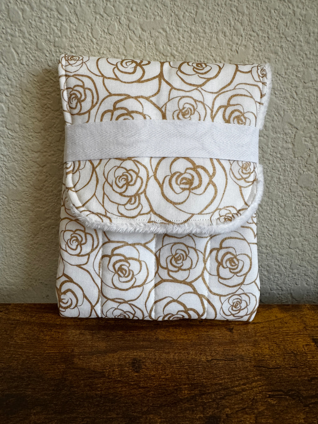 🌹Ivory Rose Garden Pen Case