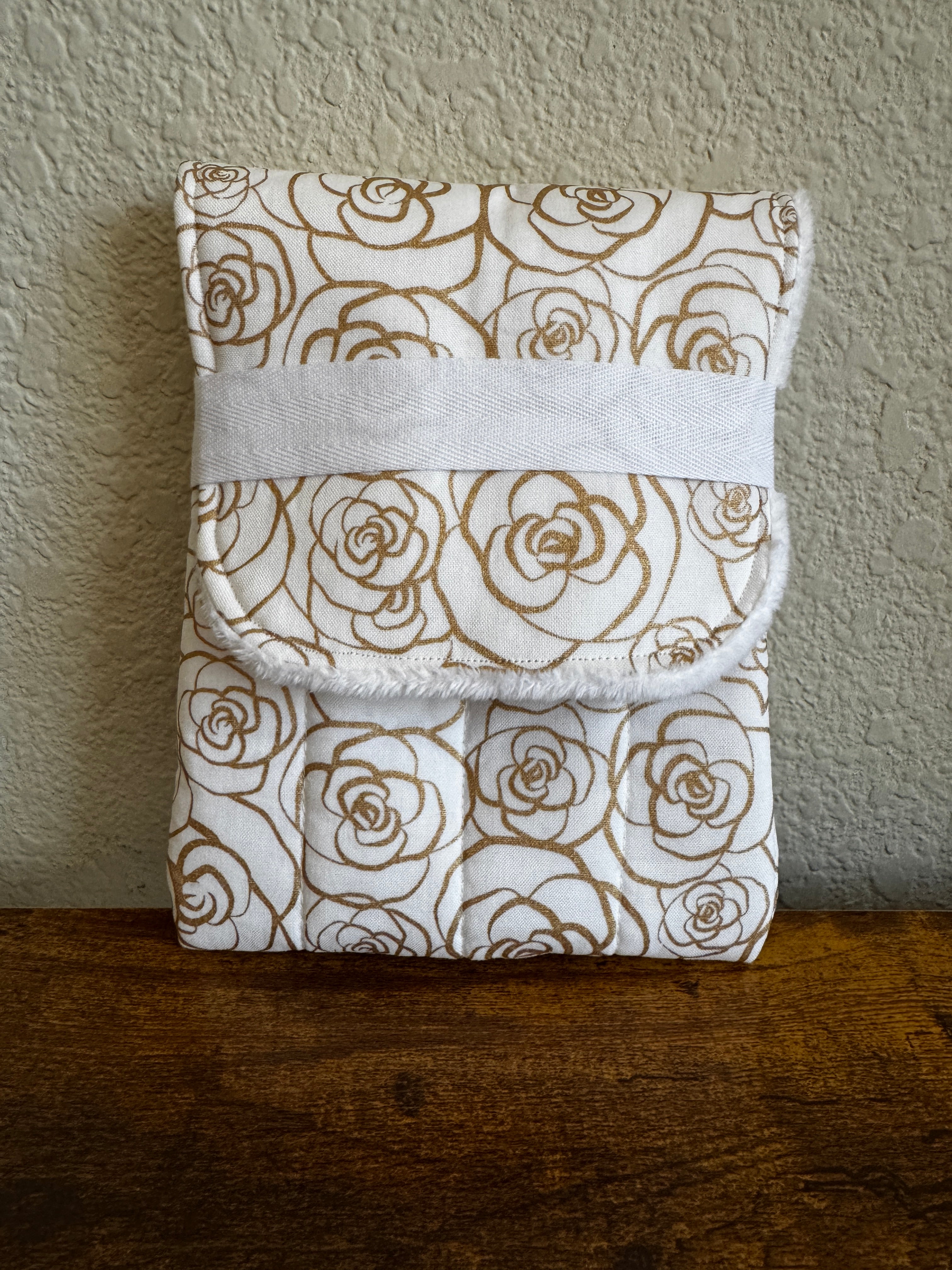 🌹Ivory Rose Garden Pen Case