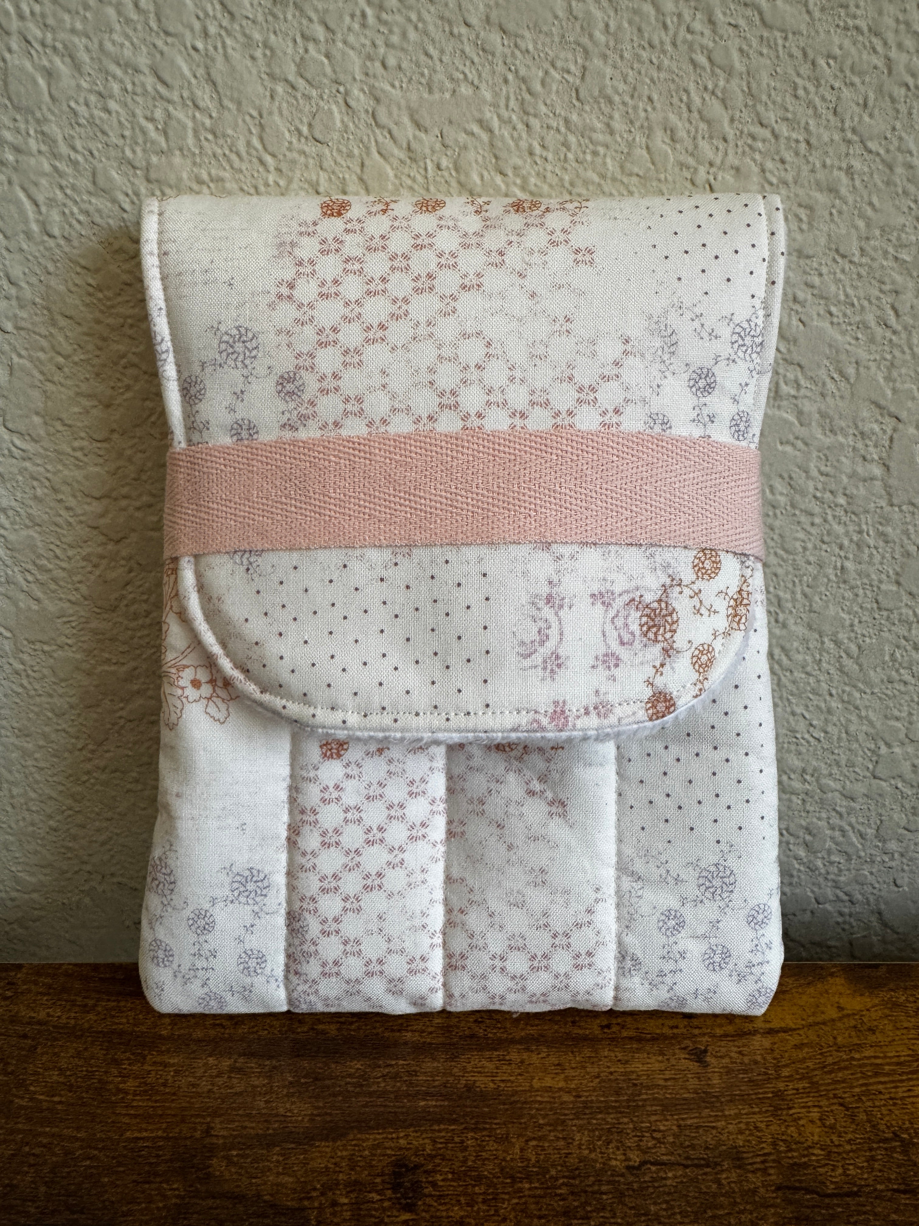 🪡🧵Cottage Garden Patchwork Pen Case: Handmade Writer's Pen Case/Stationary Holder