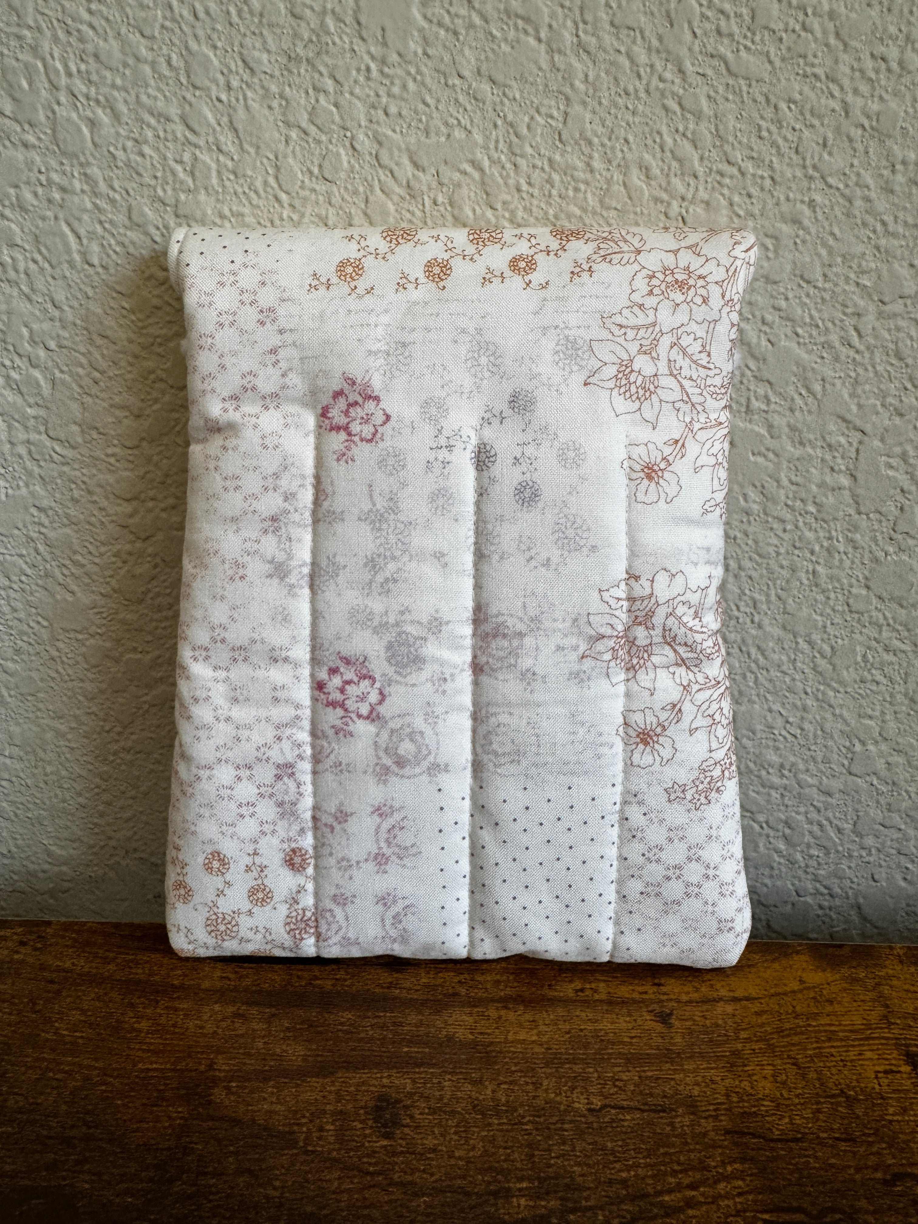 🪡🧵Cottage Garden Patchwork Pen Case: Handmade Writer's Pen Case/Stationary Holder