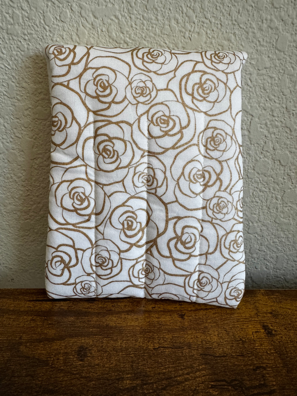 🌹Ivory Rose Garden Pen Case