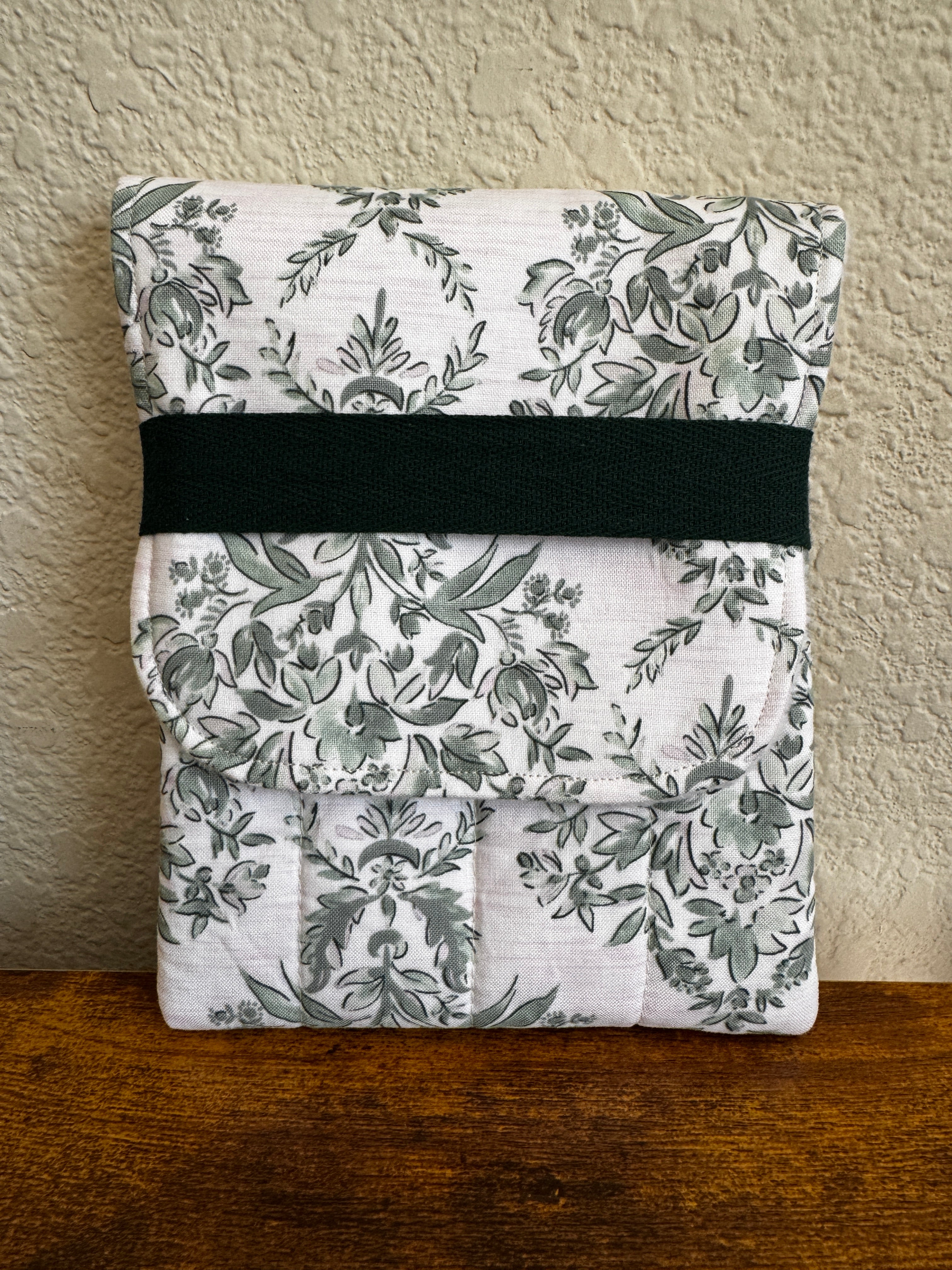 🌿 Sage Floral Case